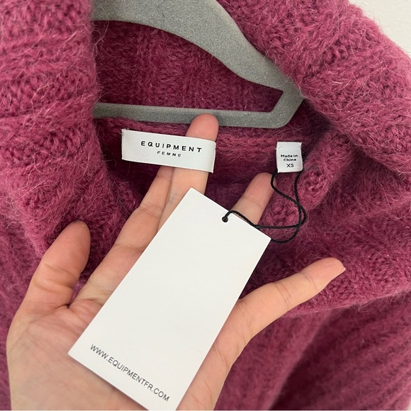 Equipment Femme Cowl Neck Ribbed Raspberry Ledra Sweater - NWT - XS - Picture 7 of 7